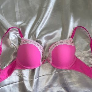 VICTORIA’S SECRET 34D pink lace bra, cheetah print